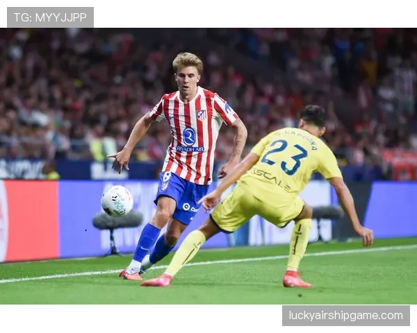 比利亚雷亚尔新援中场已参与合练，教练组称其纵向传球将丰富反击套路